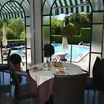 Hotell La 3*